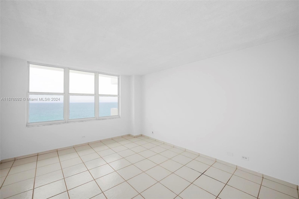 5601 Collins Ave - Photo 15