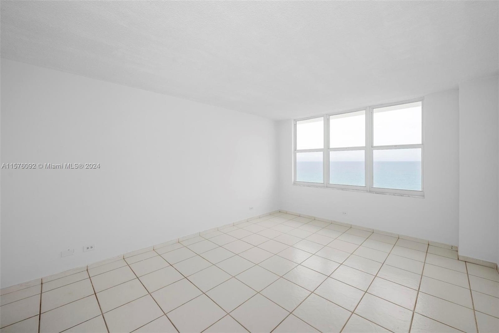 5601 Collins Ave - Photo 16