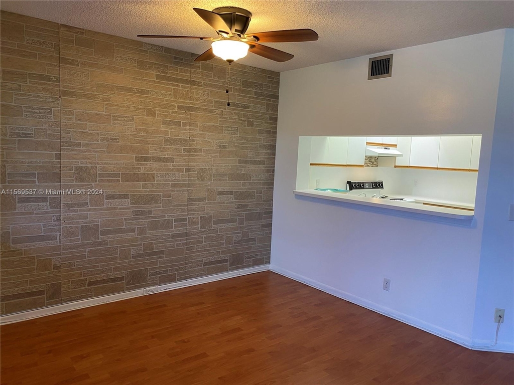 1300 Sw 125th Ave - Photo 5