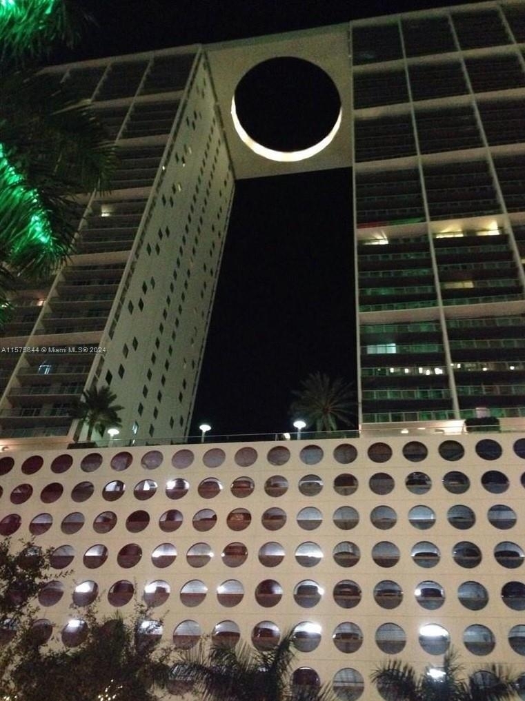 500 Brickell Ave - Photo 0