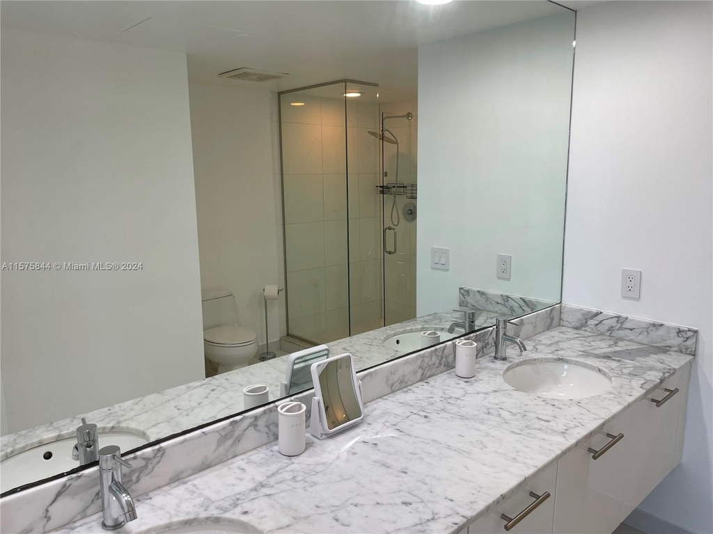 500 Brickell Ave - Photo 11