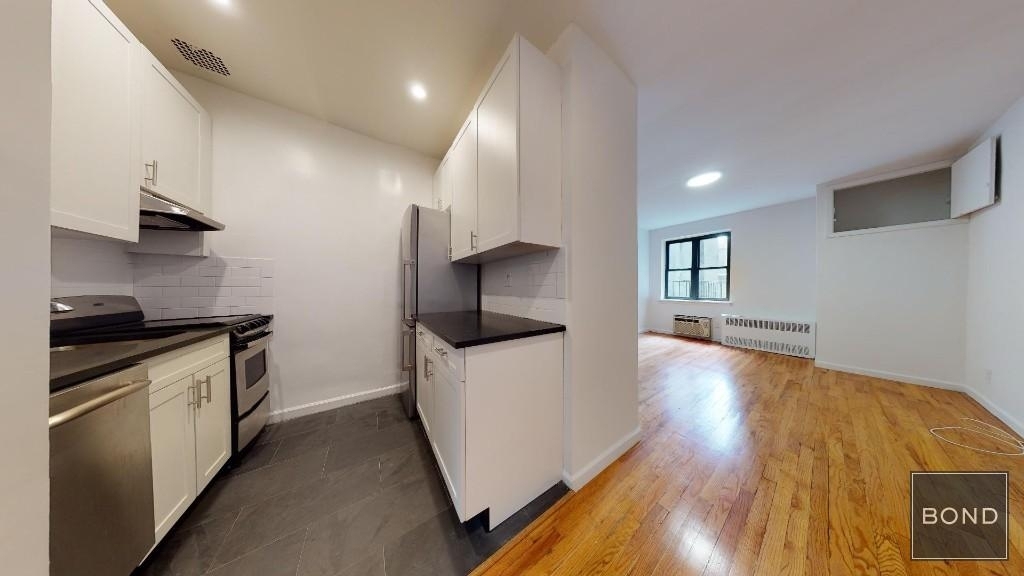 East 81 Street - Photo 2