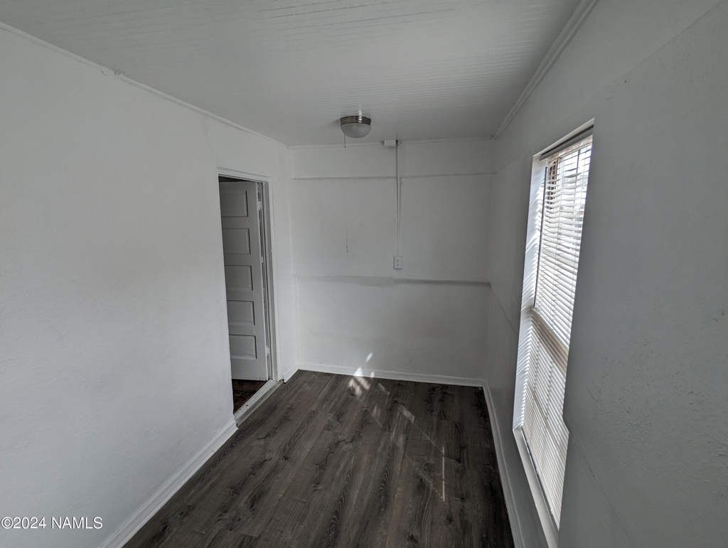 409 E Oak Street - Photo 8