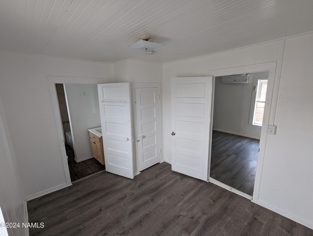 409 E Oak Street - Photo 5