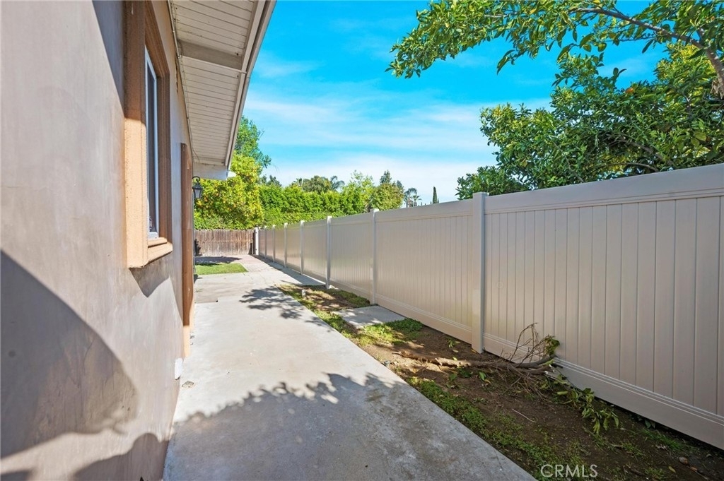 13510 Kittridge Street - Photo 22