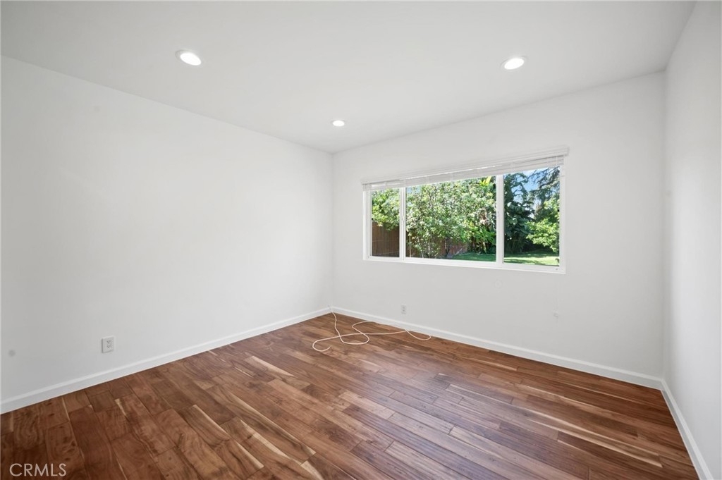 13510 Kittridge Street - Photo 5