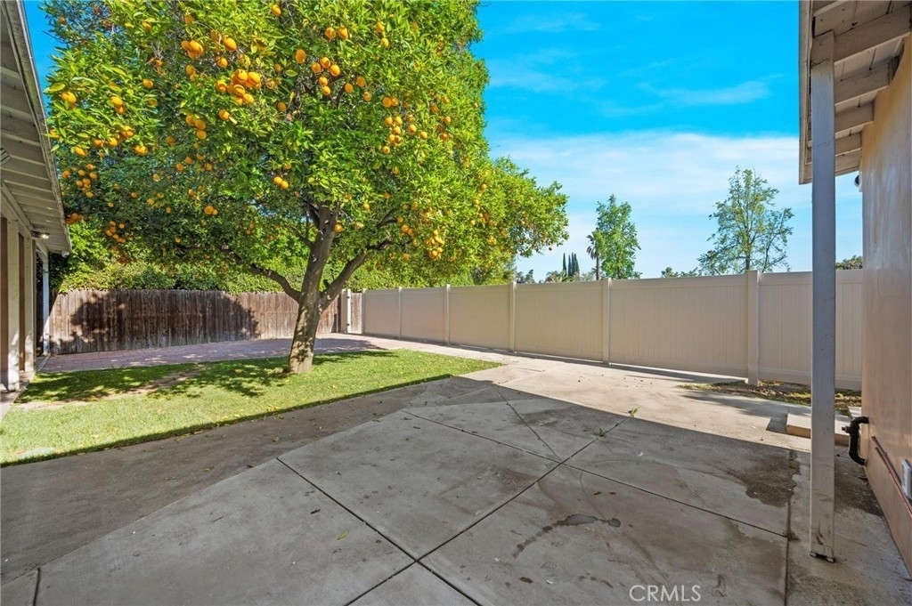 13510 Kittridge Street - Photo 23