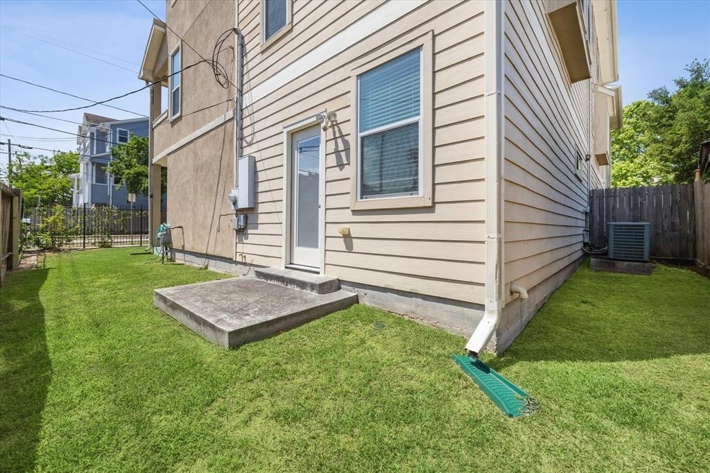 5802 Larkin Street - Photo 14