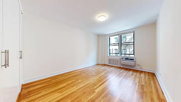 305 West 13th Street - Photo 1