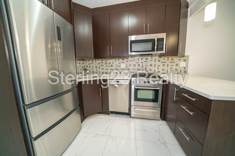 22-07 Astoria Boulevard - Photo 2