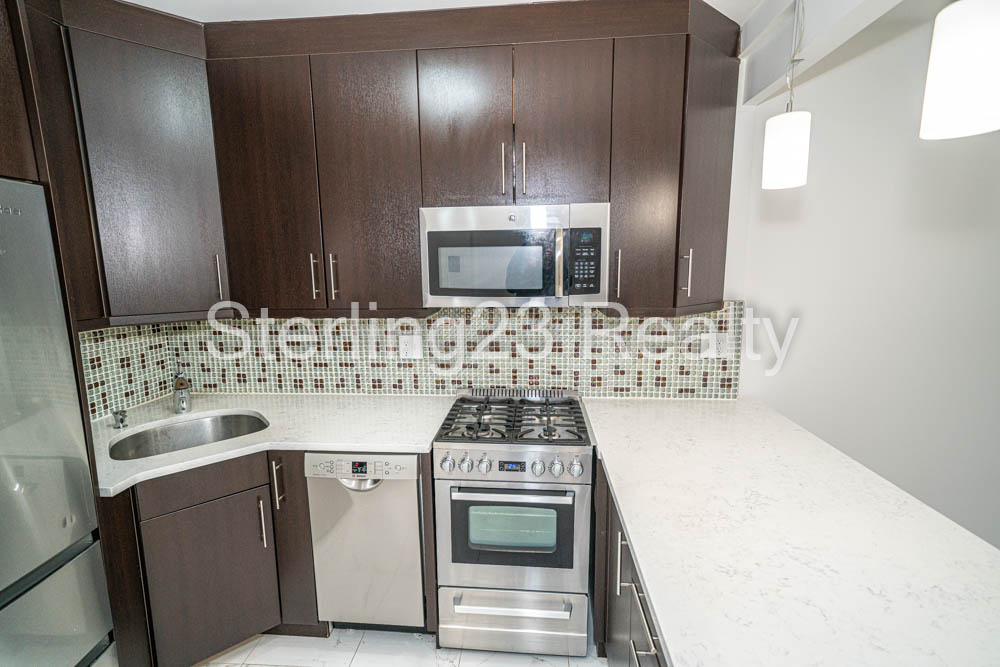 22-07 Astoria Boulevard - Photo 17