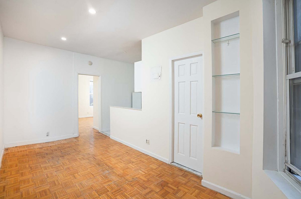 522 East 11th Street - Photo 3