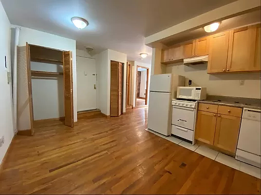 519 East 12th Street - Photo 1