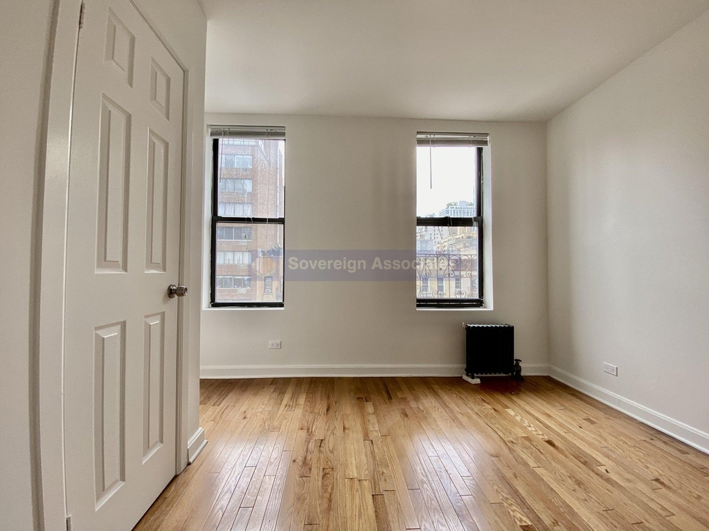1270 First Avenue - Photo 3