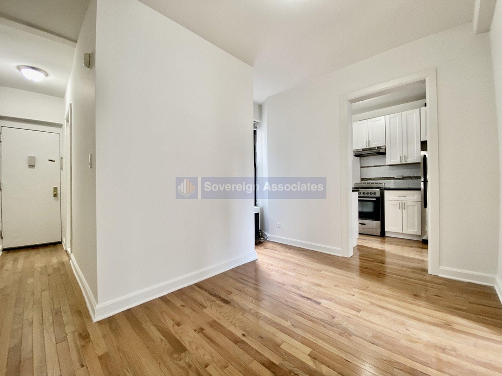 1270 First Avenue - Photo 2