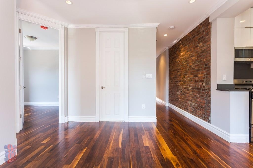 1590 Lexington Avenue - Photo 1