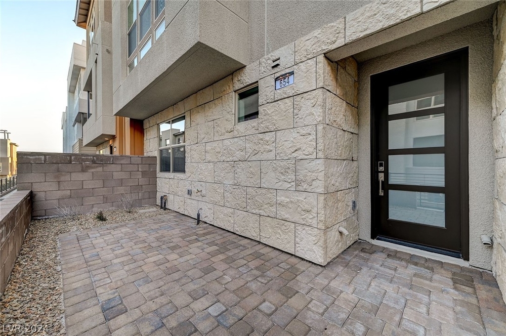 654 Spotted Falcon Street - Photo 2