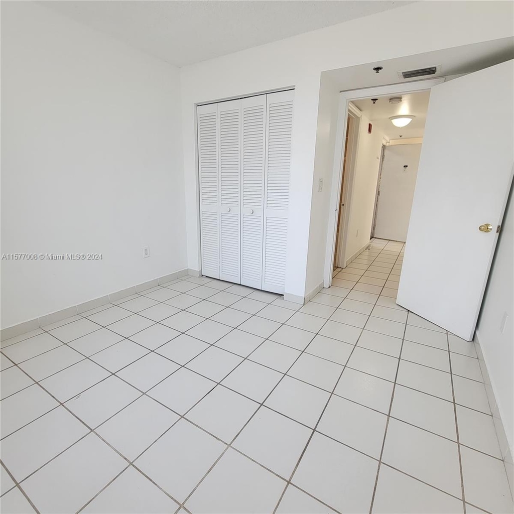 7601 Dickens Ave - Photo 15