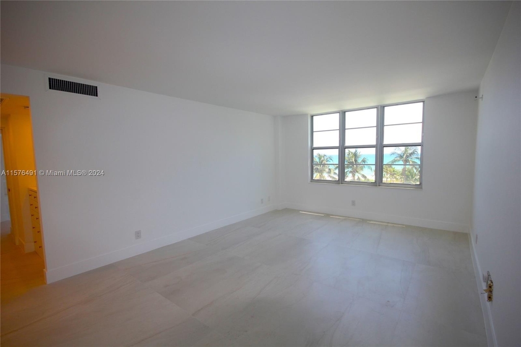 5161 Collins Ave - Photo 16