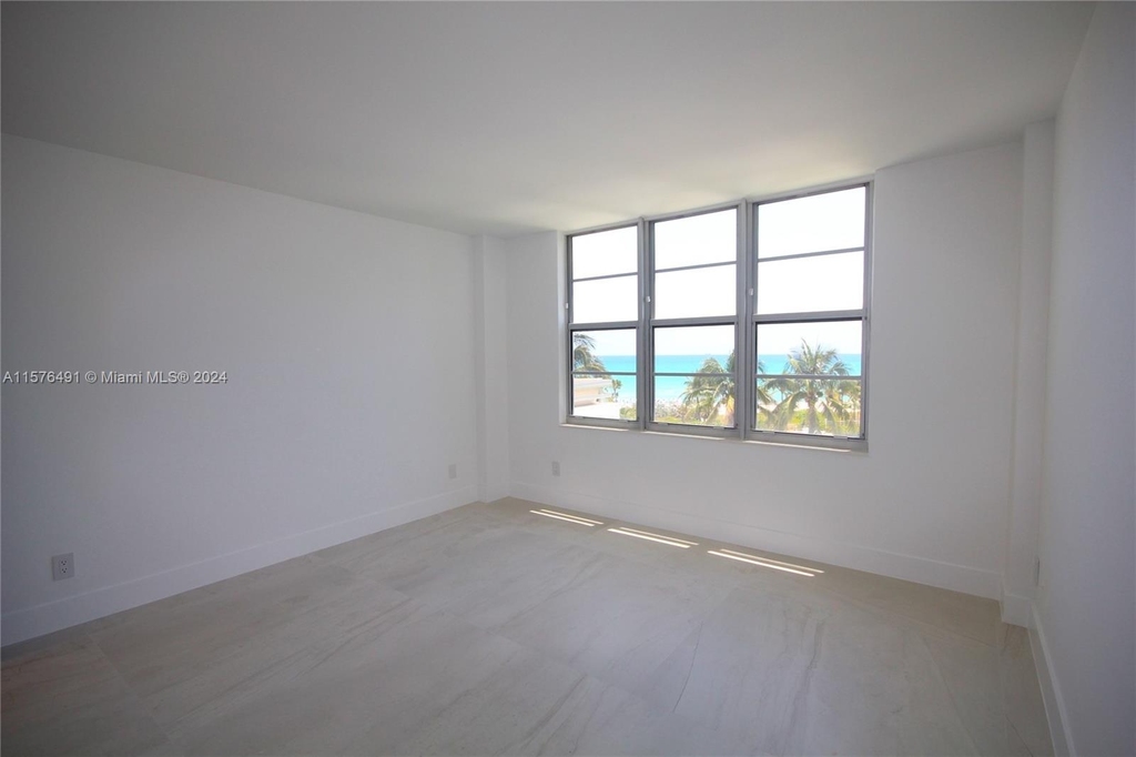 5161 Collins Ave - Photo 11