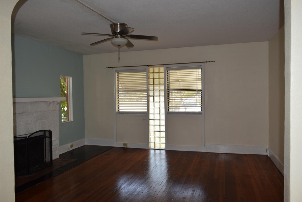 2106 Hyde Parkway - Photo 5