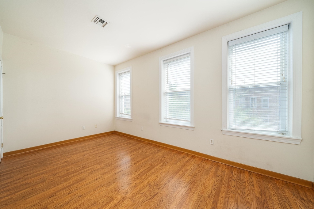 394 Woodlawn Ave - Photo 8