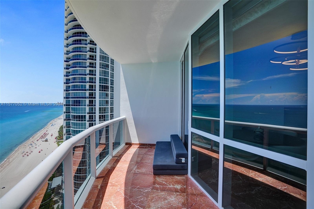 18201 Collins Ave - Photo 19