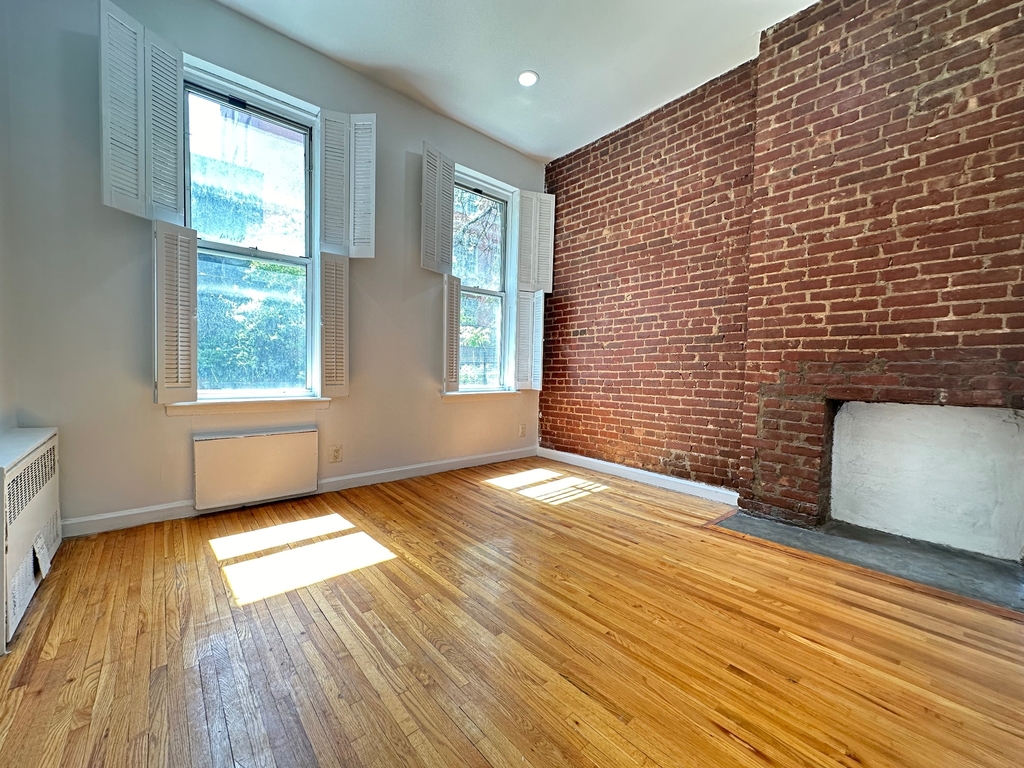 316 East 83rd Street - Photo 9