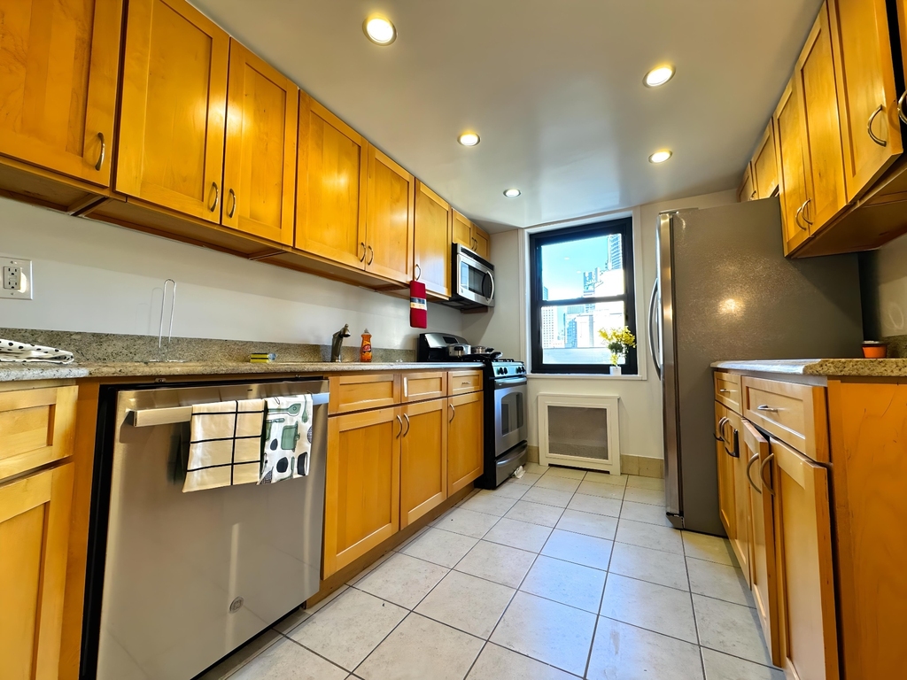 301 East 47th Street - Photo 2