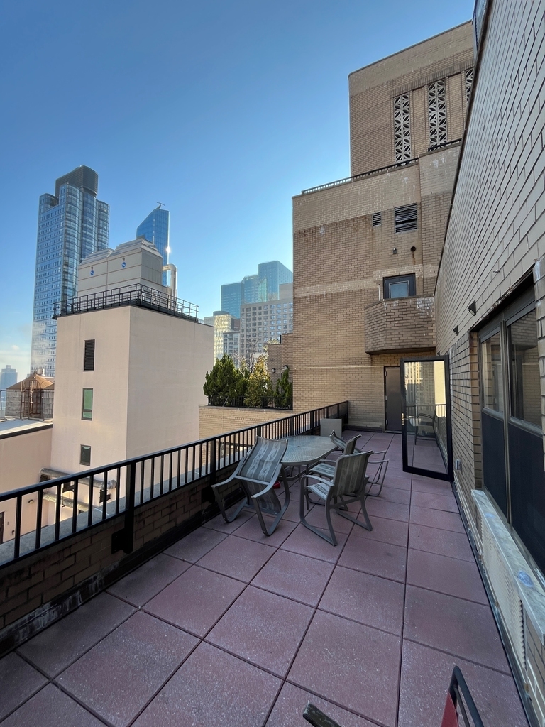 301 East 47th Street - Photo 4