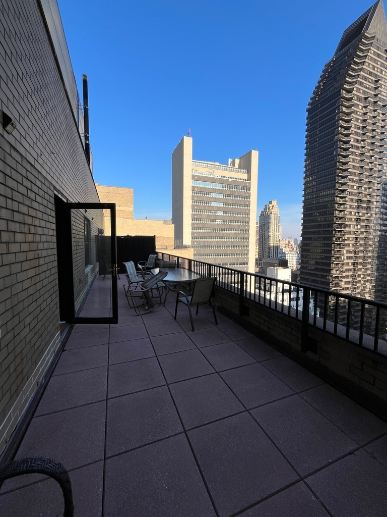 301 East 47th Street - Photo 3