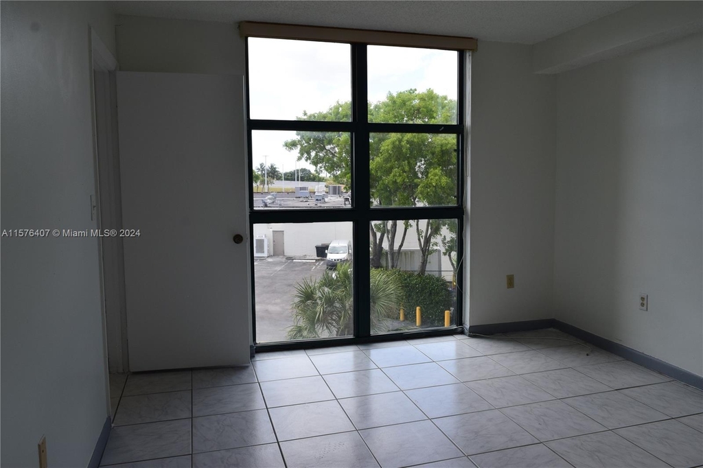 11790 Sw 18th St - Photo 6