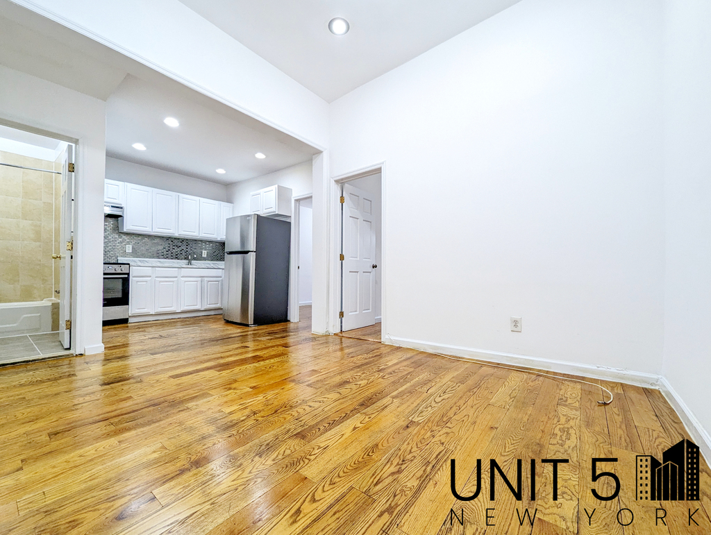901 Willoughby Avenue - Photo 2