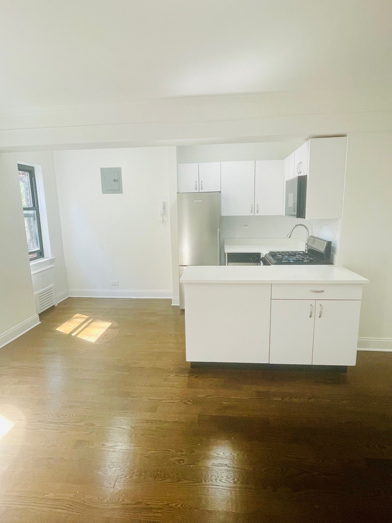  Beekman Place - Photo 2