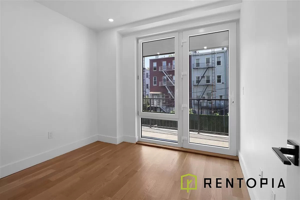 350 Meeker Avenue - Photo 3