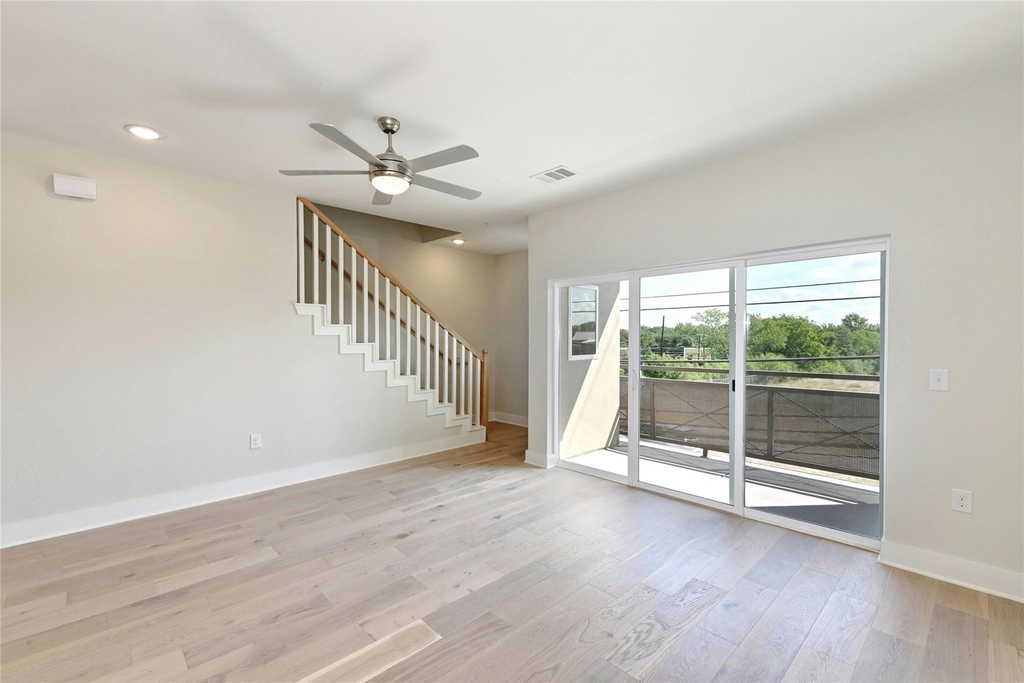 2827 Manor Rd - Photo 2