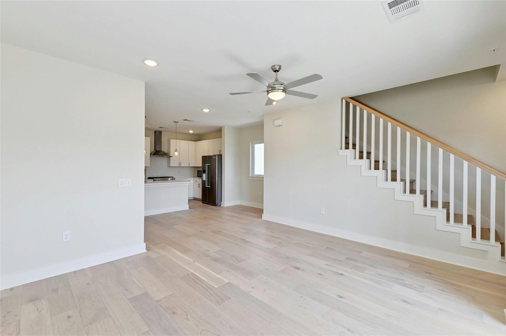 2827 Manor Rd - Photo 3