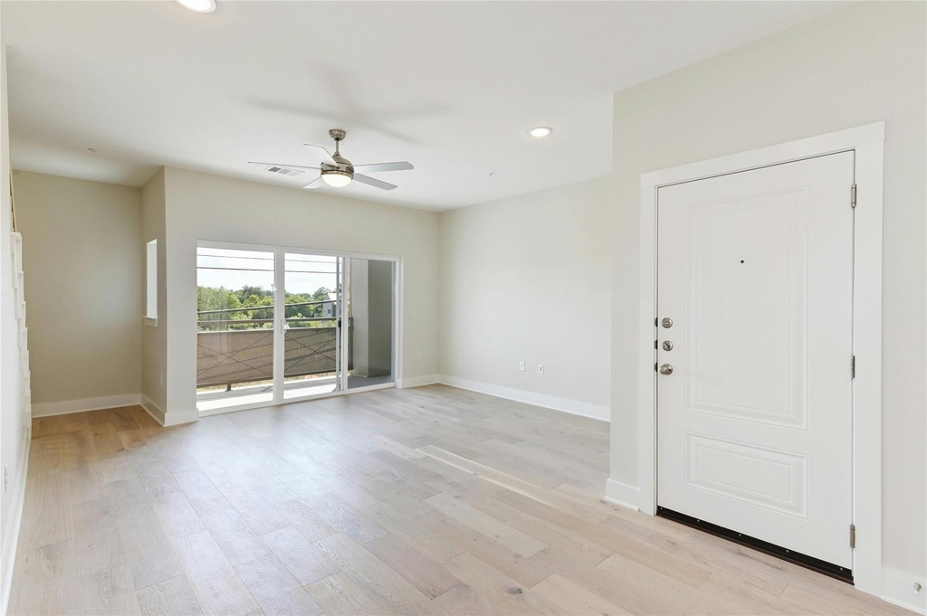 2827 Manor Rd - Photo 1