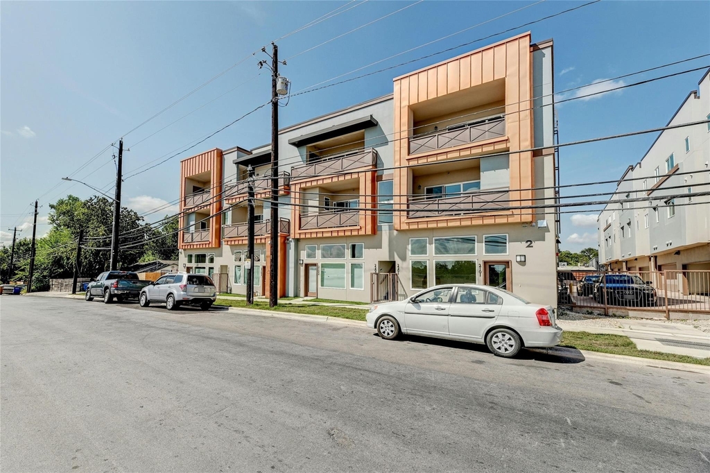 2827 Manor Rd - Photo 0