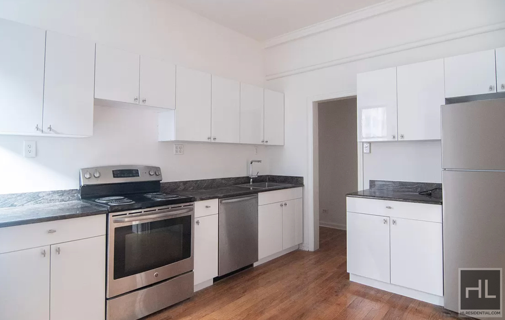 7 Avenue - Photo 1