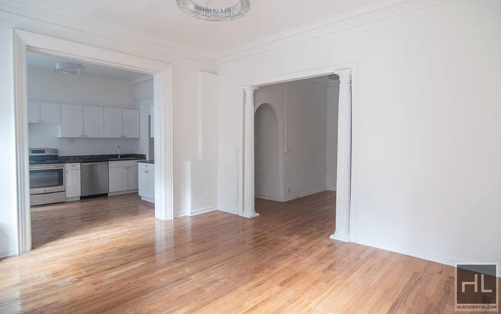 7 Avenue - Photo 2