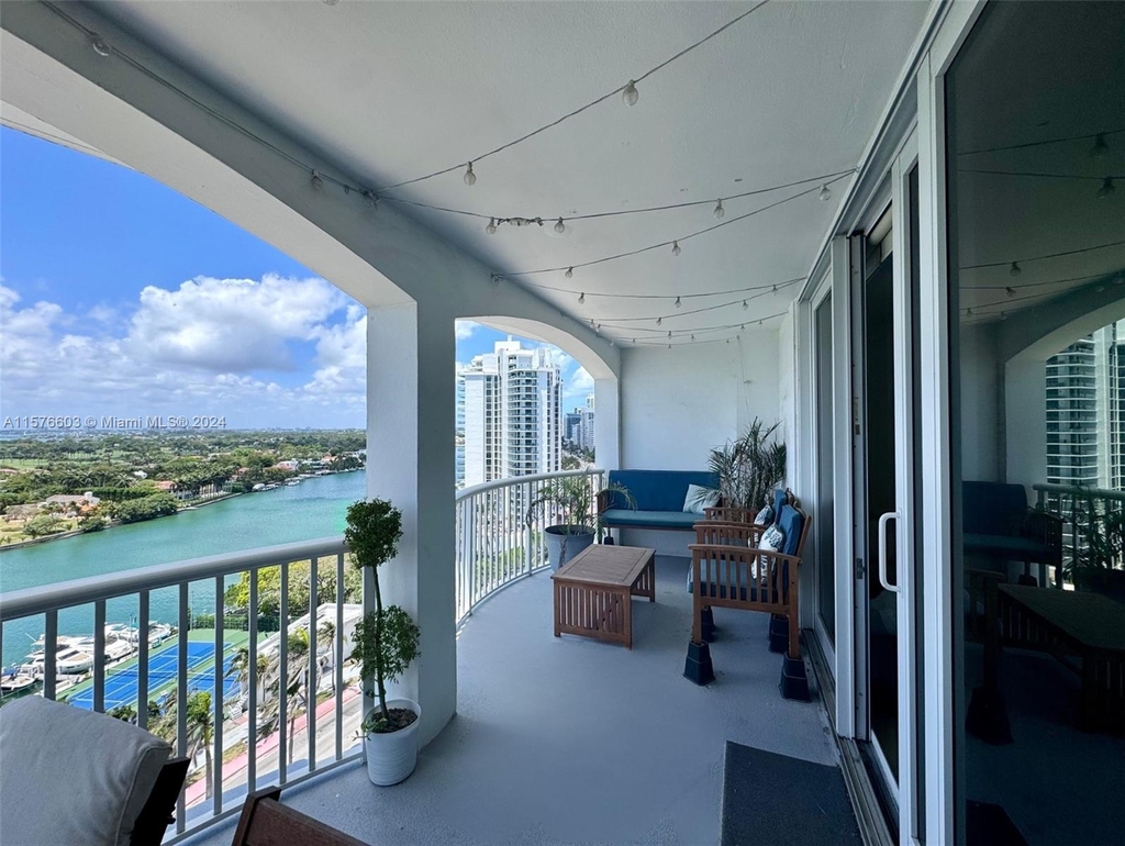 5401 Collins Ave - Photo 11