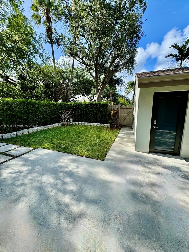 10520 Sw 112th Ave - Photo 1