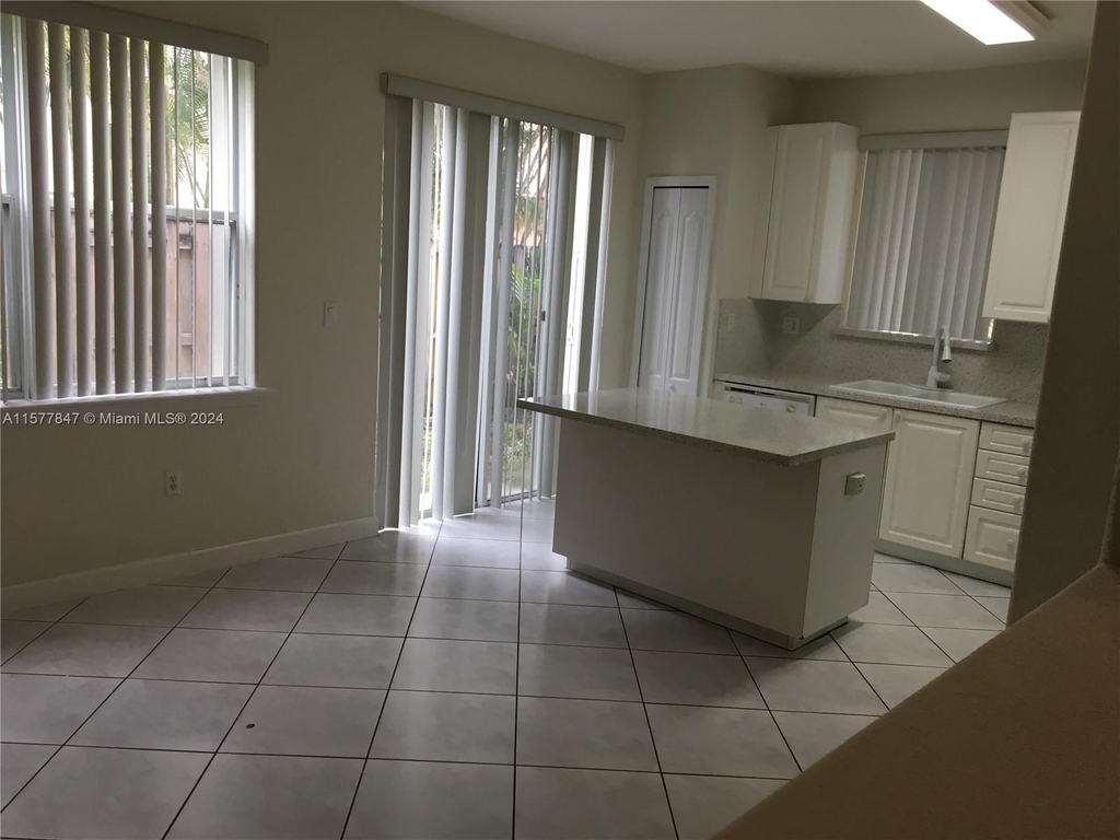 11244 Nw 54th Ter - Photo 15