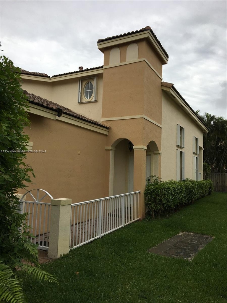 11244 Nw 54th Ter - Photo 2