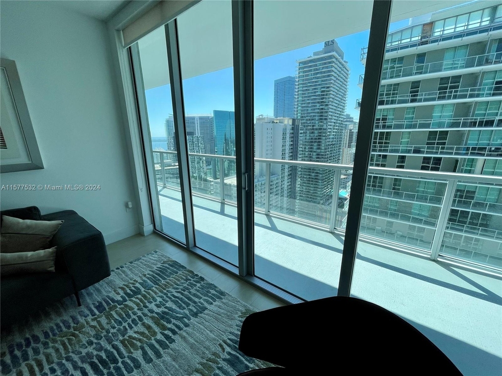 1111 Sw 1 Av - Photo 9