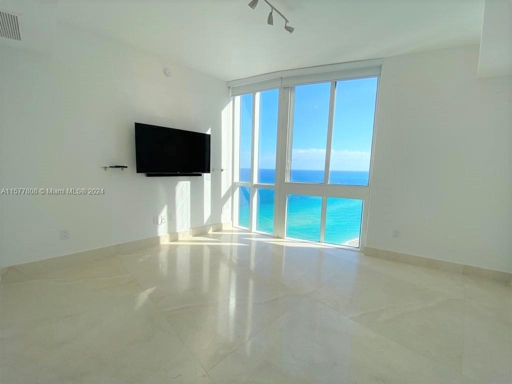 16001 Collins Ave - Photo 11