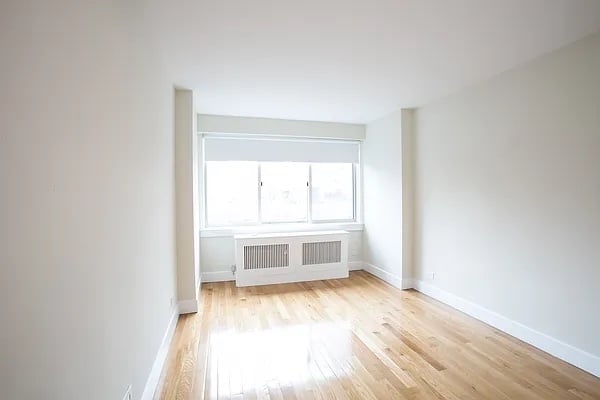 East 41st Street - Photo 4