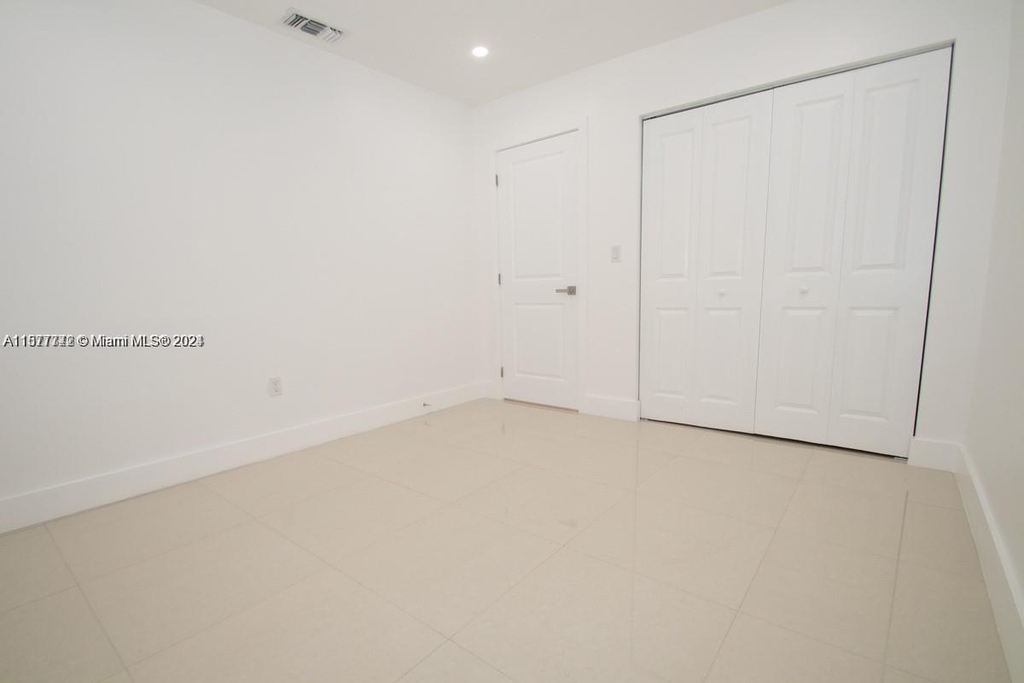 233 Nw 53rd Ave - Photo 9