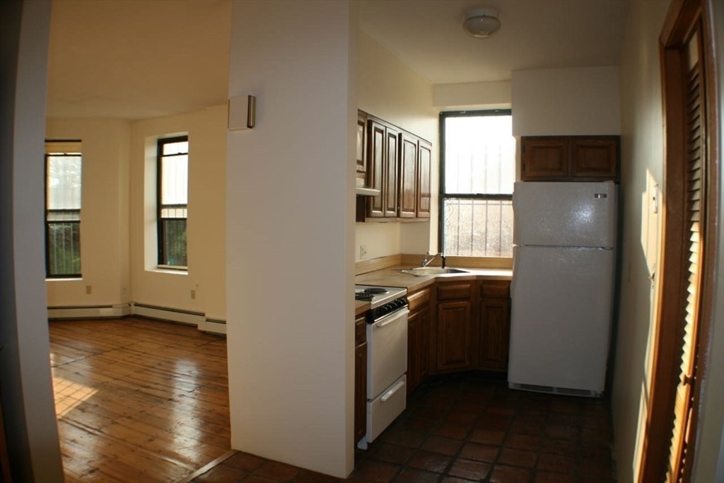 31 Fort Ave - Photo 0